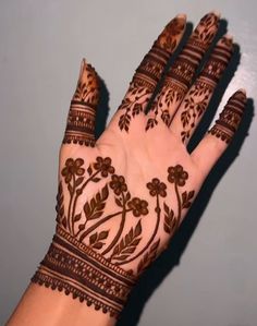 simple mehndi design photo front hand