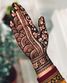simple mehndi design photo front hand
