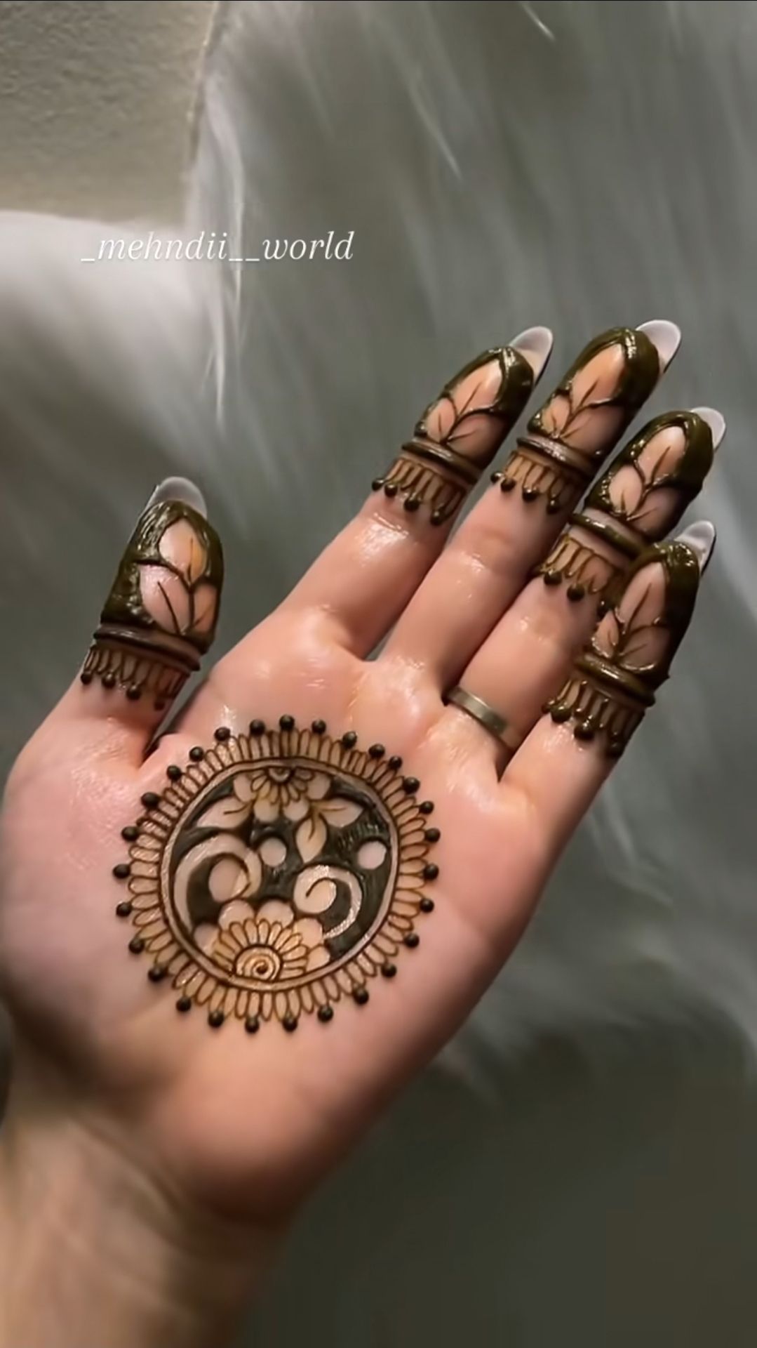 simple mehndi design photo front hand