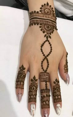 simple mehndi design photo front hand