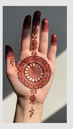 simple mehndi design photo front hand