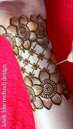 simple mehndi design photo front hand