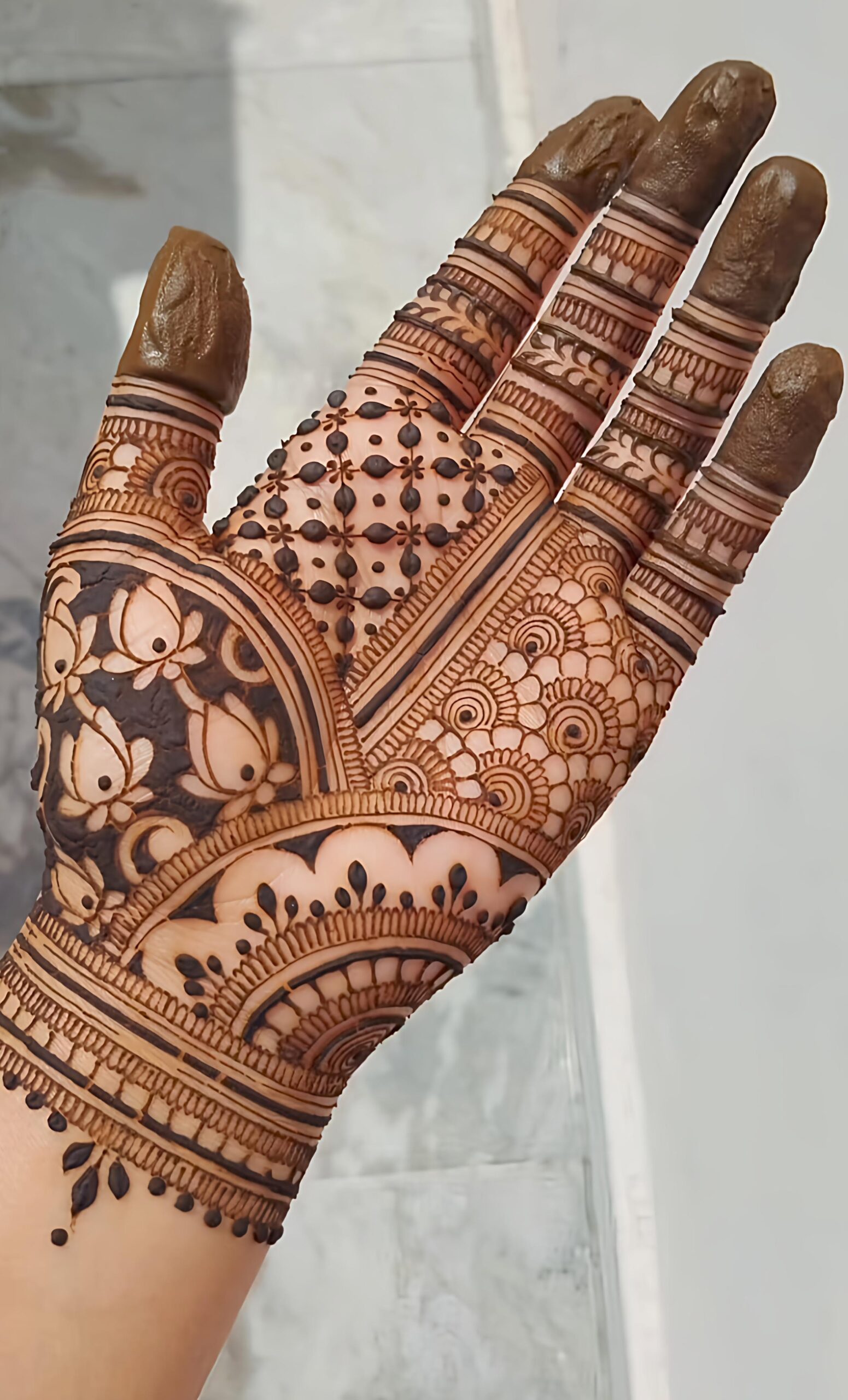 stylish simple mehndi design