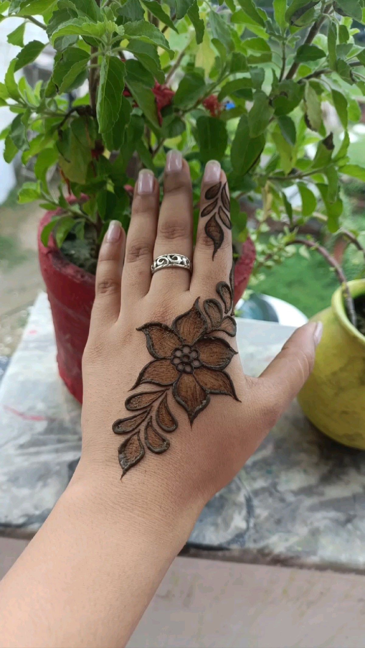 stylish simple mehndi design
