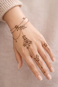 stylish simple mehndi design