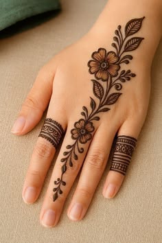 stylish simple mehndi design