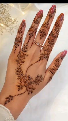 stylish simple mehndi design