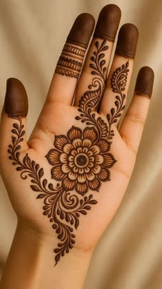 stylish simple mehndi design