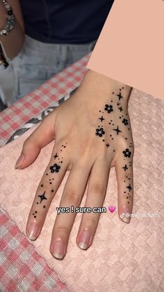 stylish simple mehndi design