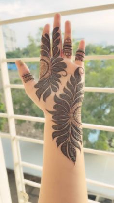 stylish simple mehndi design
