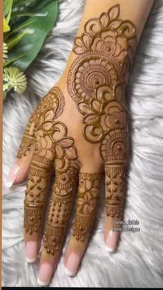 stylish simple mehndi design