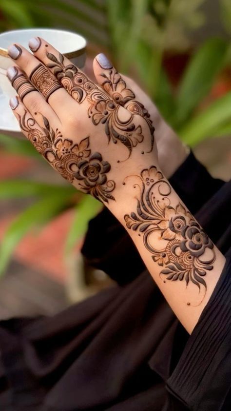 back hand arabic mehndi design