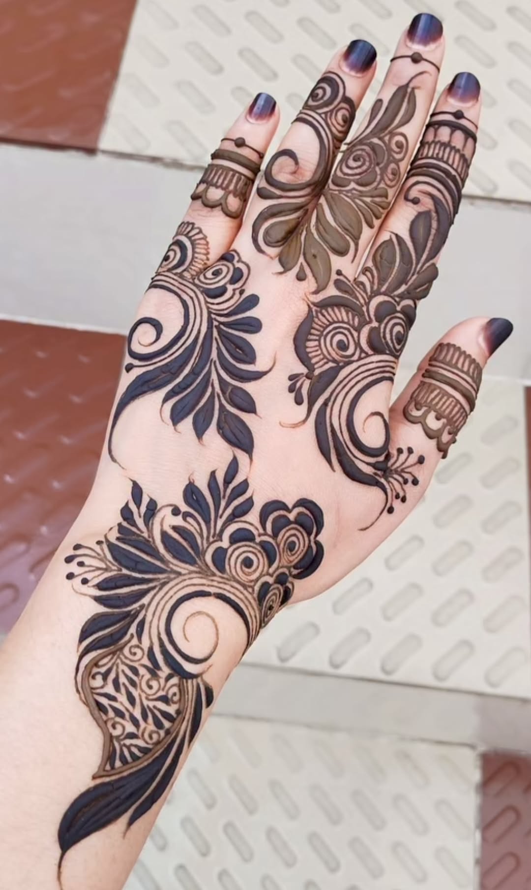 back hand arabic mehndi design