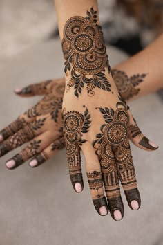 back hand arabic mehndi design