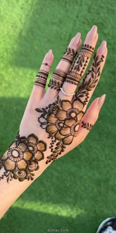 back hand arabic mehndi design