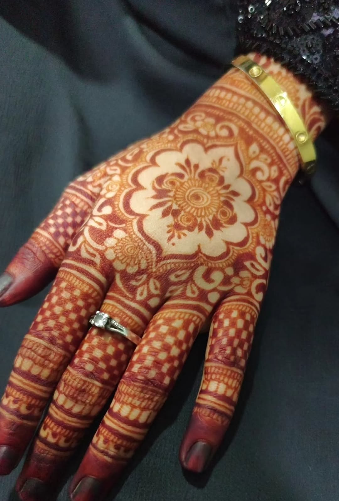 back hand arabic mehndi design
