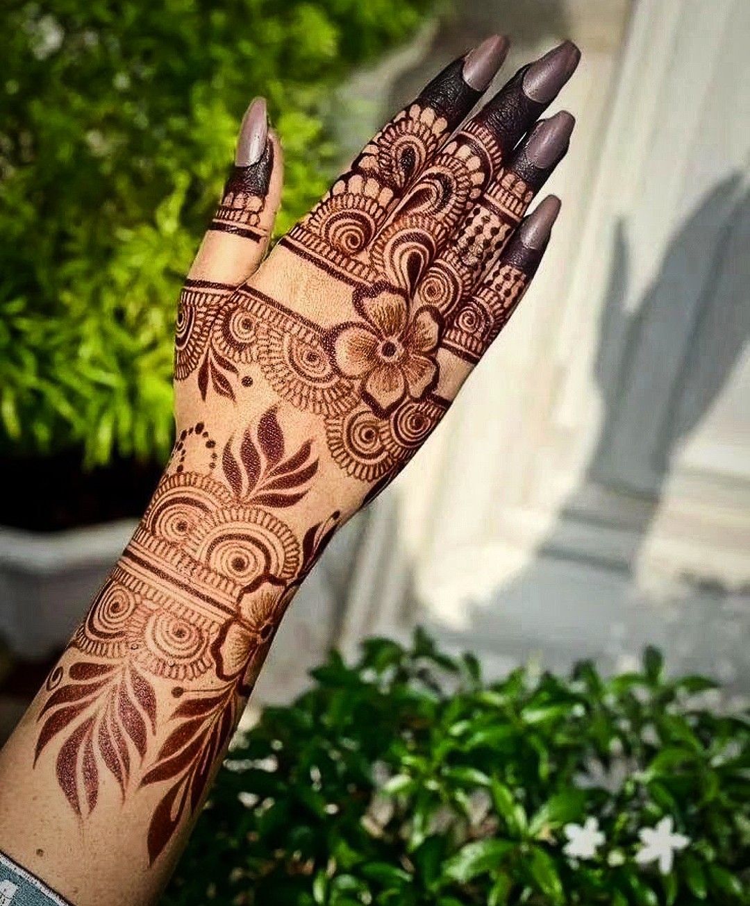 back hand arabic mehndi design