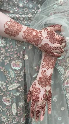 back hand arabic mehndi design