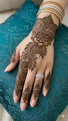 back hand arabic mehndi design