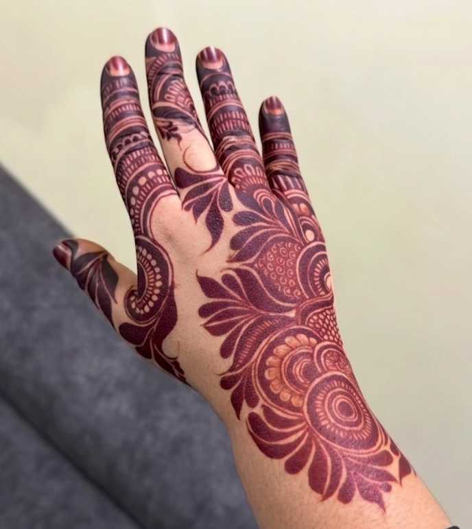 stylish stylish back hand mehndi design