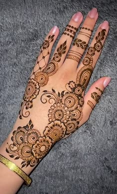 stylish stylish back hand mehndi design