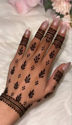 stylish stylish back hand mehndi design