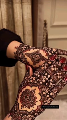 stylish stylish back hand mehndi design