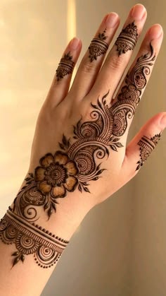 stylish stylish back hand mehndi design