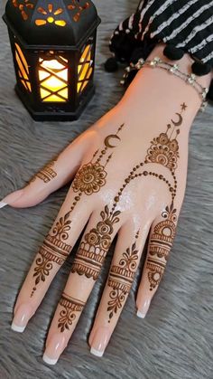 stylish stylish back hand mehndi design