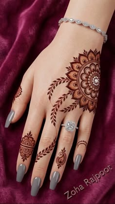stylish stylish back hand mehndi design