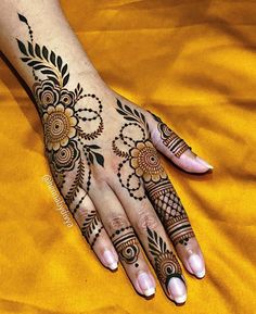 stylish stylish back hand mehndi design