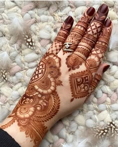 stylish stylish back hand mehndi design
