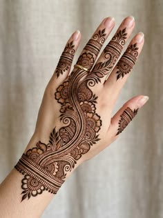 stylish stylish back hand mehndi design
