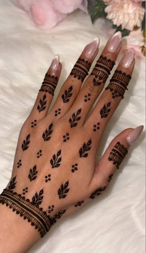 stylish stylish back hand mehndi design