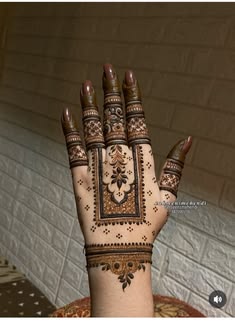 stylish stylish back hand mehndi design