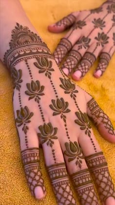 stylish stylish back hand mehndi design