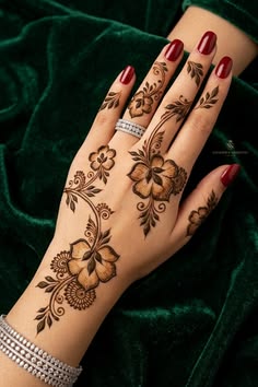 stylish stylish back hand mehndi design