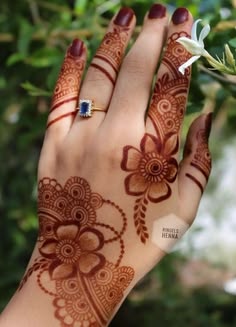 stylish stylish back hand mehndi design