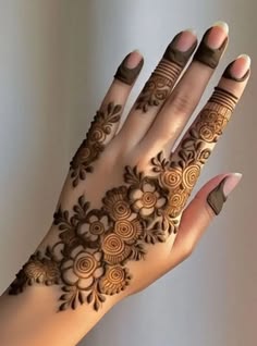 stylish stylish back hand mehndi design