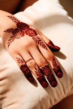 stylish stylish back hand mehndi design