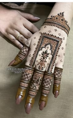 stylish stylish back hand mehndi design