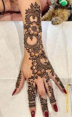 stylish stylish back hand mehndi design