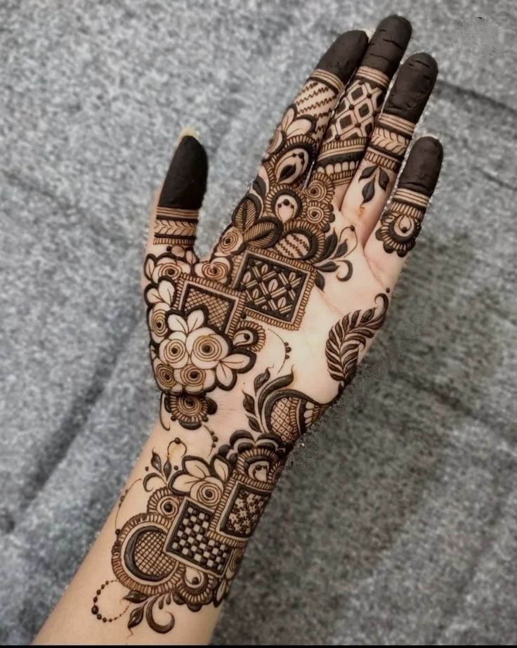 stylish teej mehndi designs