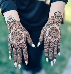 stylish teej mehndi designs