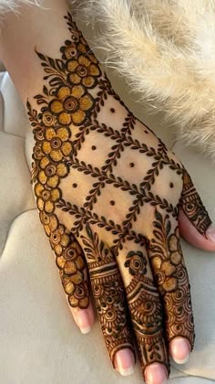 stylish teej mehndi designs